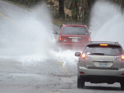 Kỹ năng bảo vệ xe hơi mùa mưa chuyên gia khuyên dùng