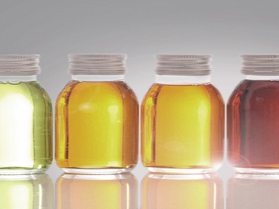 Lý do sau khi sử dụng một thời gian dầu nhớt lại thay đổi màu sắc?