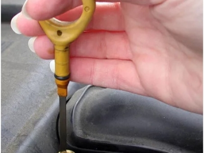 Cách tự mình kiểm tra các loại dầu nhớt trên xe hơi