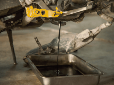 Dầu nhớt động cơ ô tô có dùng cho xe máy được không?