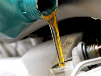 Dùng nhầm dầu nhớt giả ảnh hưởng thế nào tới ô tô, xe máy