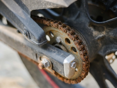 Dùng nhớt đã qua sử dụng để bôi trơn có làm hại xe?