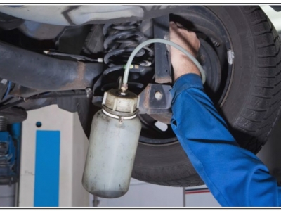 Hướng dẫn cách thay dầu phanh ô tô