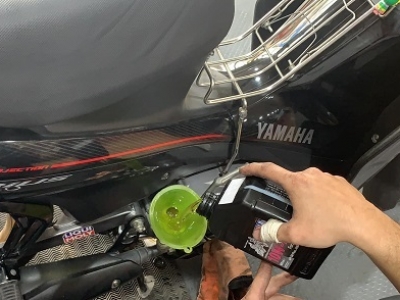 Hướng dẫn tự thay nhớt xe Sirius tại nhà đúng cách