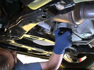 Những dấu hiệu cần thay dầu động cơ trên xe ô tô