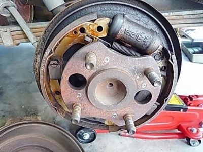 Những lưu ý với dầu phanh ô tô