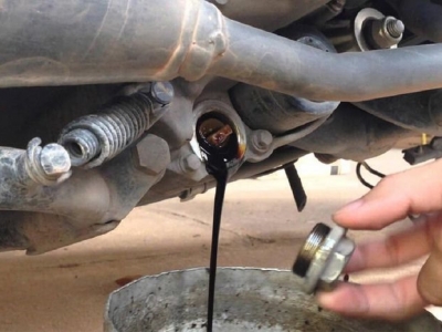 Thời điểm xe ôtô cần được thay dầu nhớt động cơ